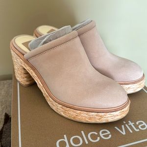 Dolce Vita Camdin Raffia Clog in Dune Suede